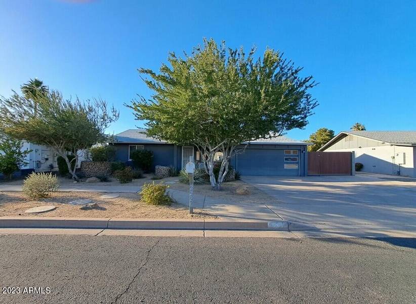 2220 W JAVELINA Avenue, Mesa, AZ 85202