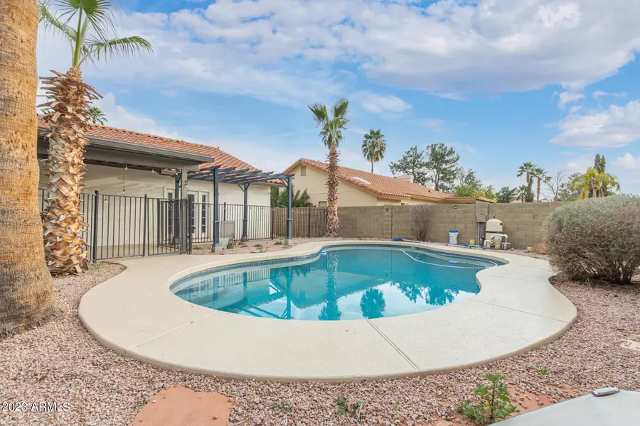 102 S RIATA Drive, Gilbert, AZ 85296