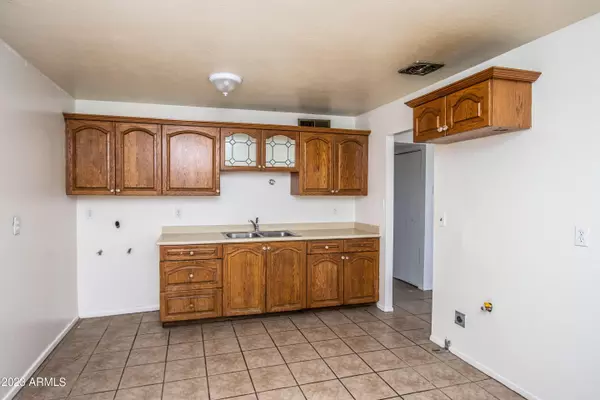 Phoenix, AZ 85019,4102 W FLOWER Street