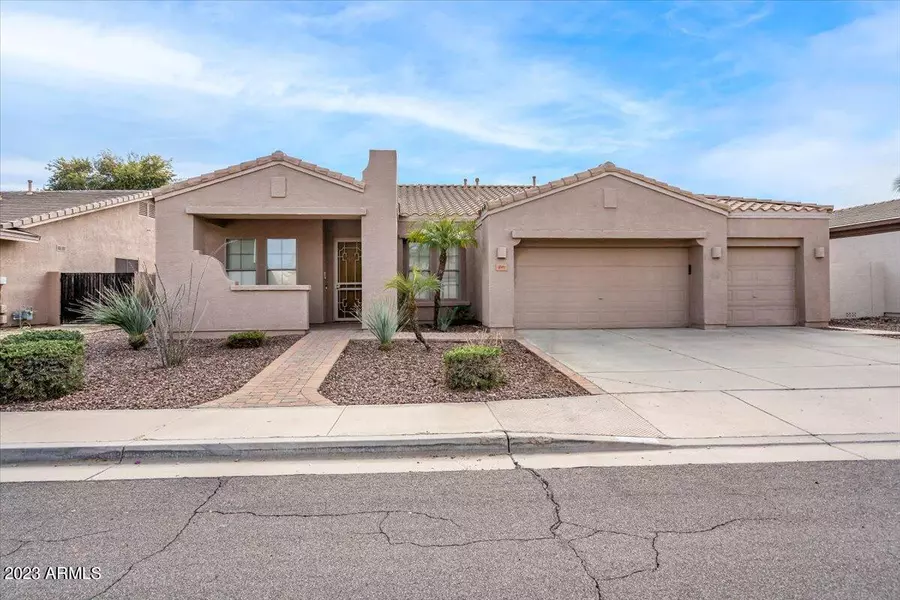 441 W LOCUST Drive, Chandler, AZ 85248