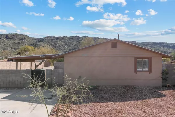 2709 E SOUTH MOUNTAIN Avenue,  Phoenix,  AZ 85042