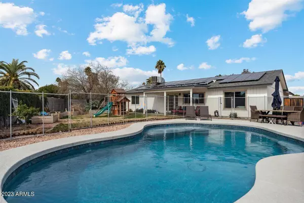 4033 E DAHLIA Drive, Phoenix, AZ 85032