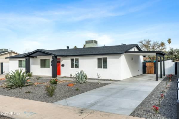 Phoenix, AZ 85028,3410 E LUPINE Avenue