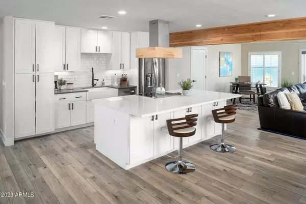 8614 E MALCOMB Drive, Scottsdale, AZ 85250