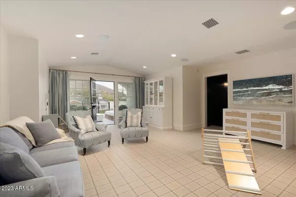 5901 E CALLE DEL SUD -- Phoenix, AZ 85018