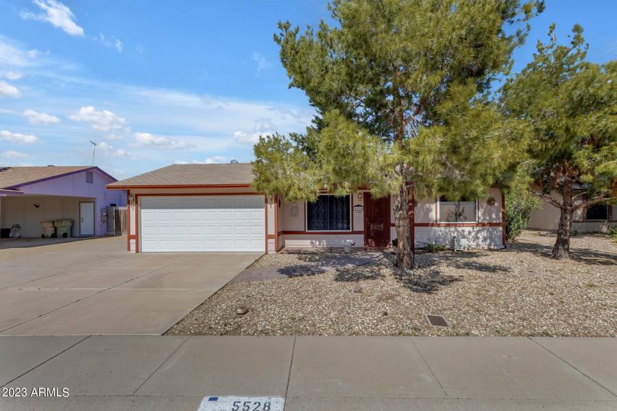 5528 W JOHN CABOT Road, Glendale, AZ 85308