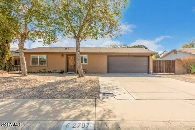 2707 E MICHELLE Drive, Phoenix, AZ 85032