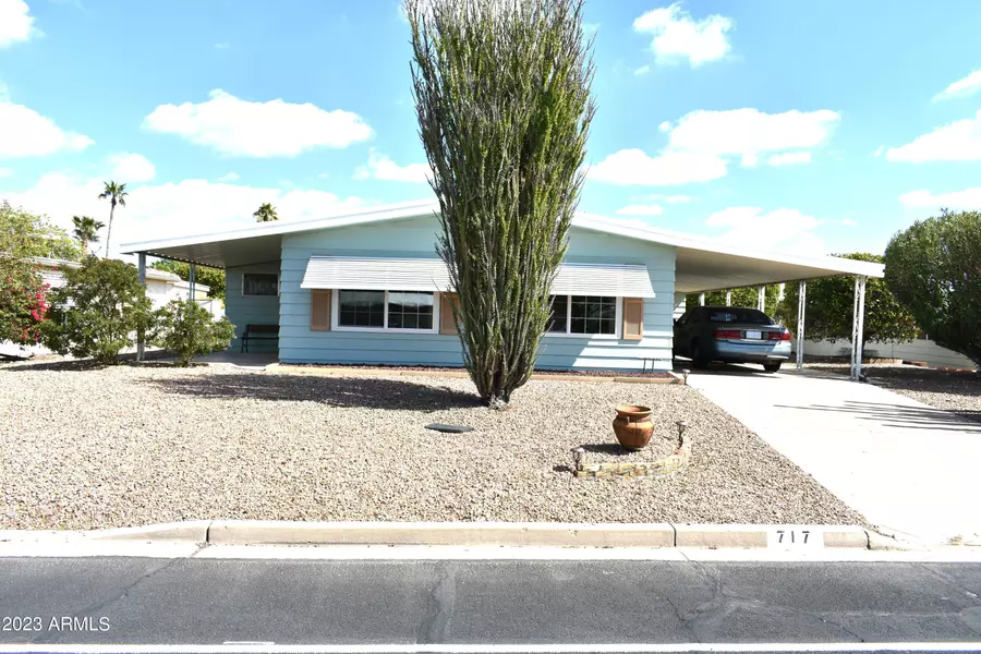 717 S PARK VIEW Circle, Mesa, AZ 85208