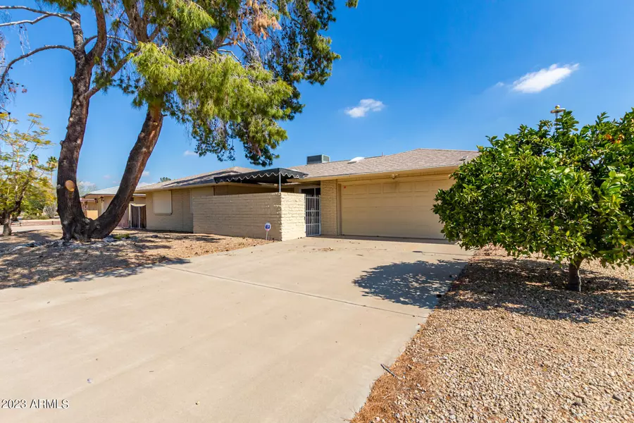 15601 N BOWLING GREEN Drive, Sun City, AZ 85351