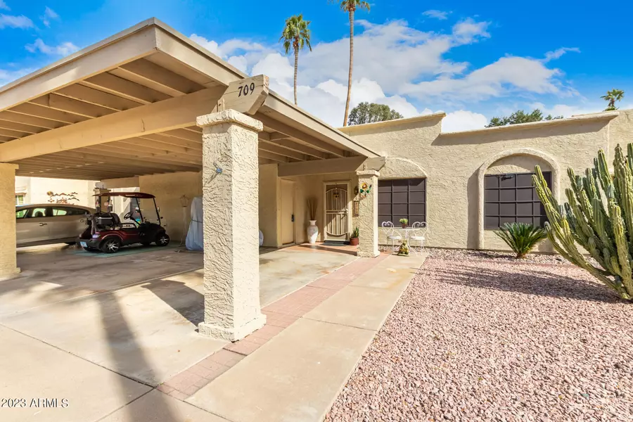 709 S DESERT FLOWER Drive, Mesa, AZ 85208