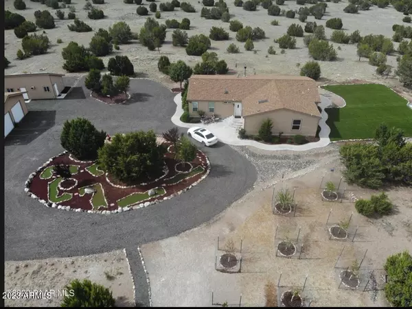 36050 W PEACEFUL VIEW Trail, Seligman, AZ 86337