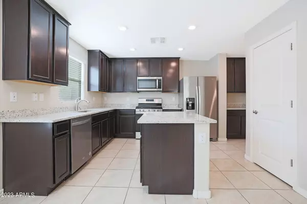 Phoenix, AZ 85043,8029 W ALBENIZ Place