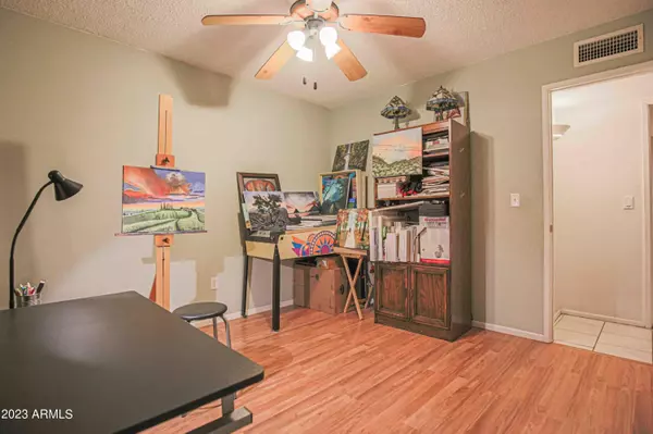 Glendale, AZ 85302,4520 W LAWRENCE Lane