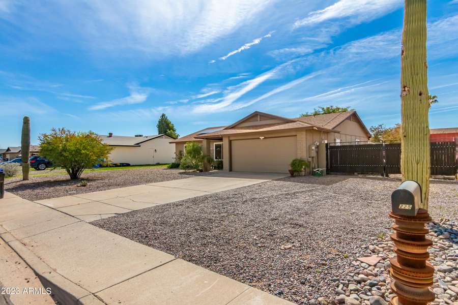 4225 W GROVERS Avenue, Glendale, AZ 85308