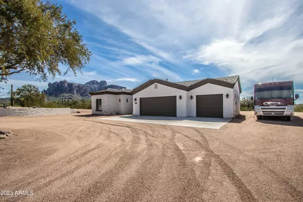 3883 E MINING CAMP Street, Apache Junction, AZ 85119