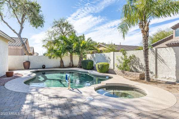 2096 E RIVIERA Drive, Chandler, AZ 85249