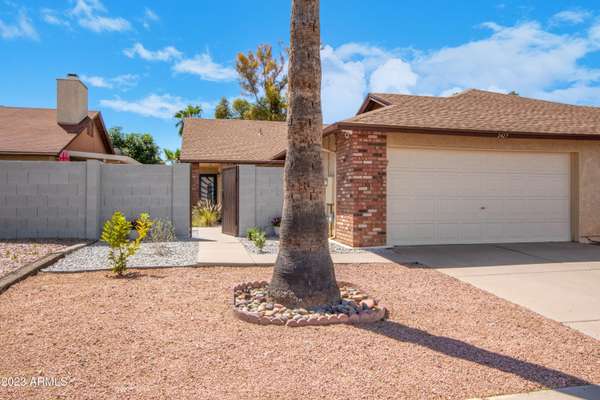 Mesa, AZ 85202,2427 W KNOWLES Avenue