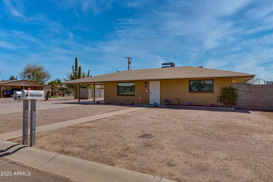 901 E FRIAR Avenue, Apache Junction, AZ 85119