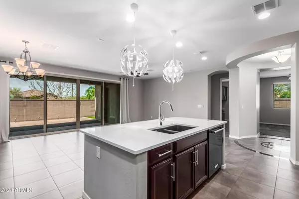 290 E HORSESHOE Drive Chandler, AZ 85249