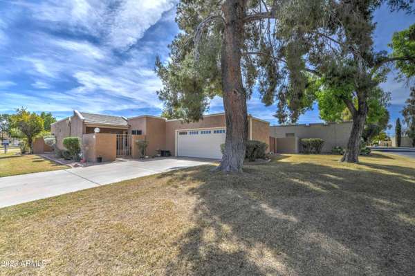 Mesa, AZ 85206,452 LEISURE WORLD --