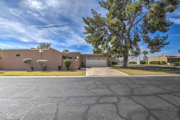 Mesa, AZ 85206,452 LEISURE WORLD --