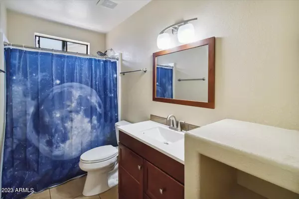 Glendale, AZ 85305,8948 W ROSE Lane