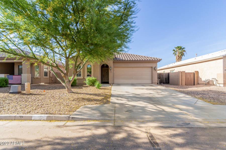 704 E CANYON ROCK Road, San Tan Valley, AZ 85143