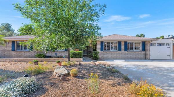 Phoenix, AZ 85028,2943 E CANNON Drive