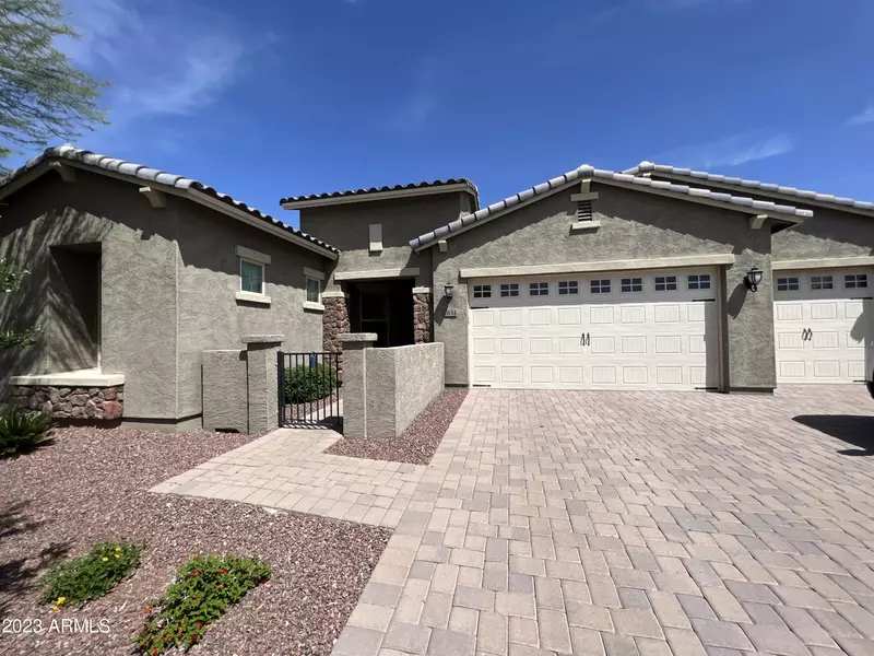 2634 W MOURA Drive, Phoenix, AZ 85085