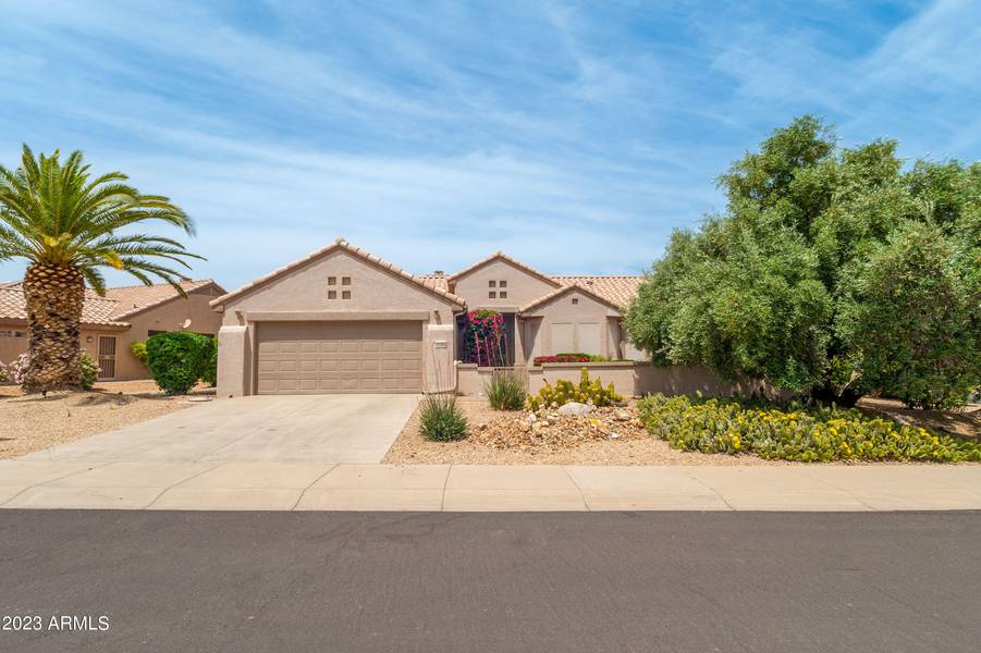 15702 W LINKSVIEW Drive W, Surprise, AZ 85374