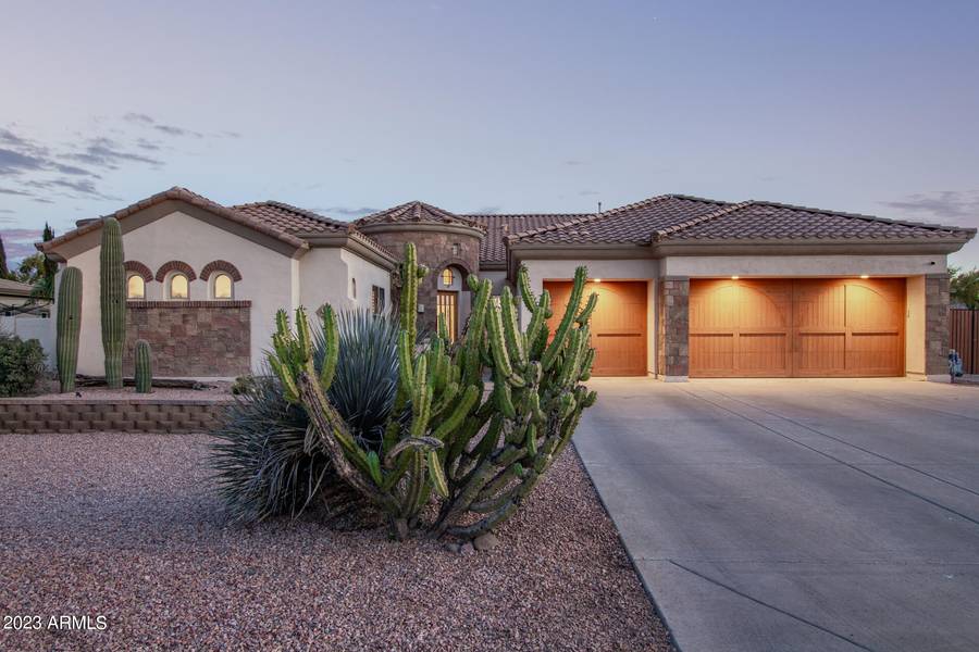 815 E COUNTY DOWN Drive, Chandler, AZ 85249