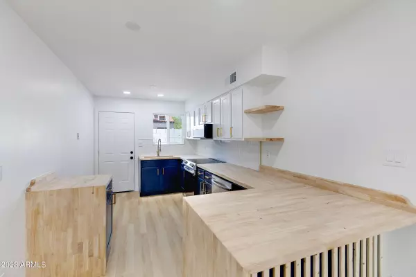 Phoenix, AZ 85018,3034 N 40TH Street N #1
