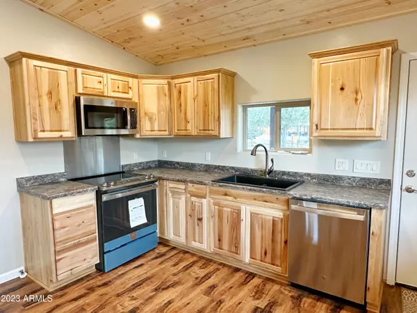 Overgaard, AZ 85933,3375 NAVAJO Drive
