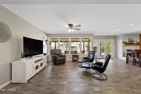 Mesa, AZ 85202,1362 W NOPAL Avenue