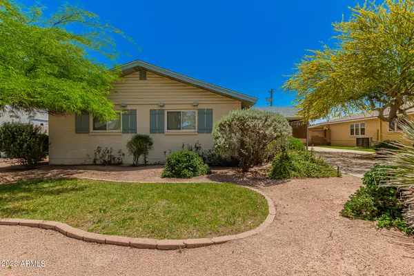 6331 E EARLL Drive, Scottsdale, AZ 85251