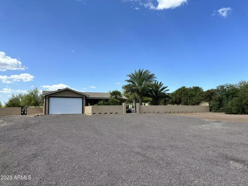 2302 E CAVALRY Road, New River, AZ 85087