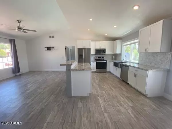 Mesa, AZ 85207,9517 E FAIRBROOK Street