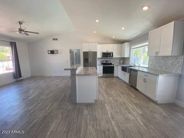 Mesa, AZ 85207,9517 E FAIRBROOK Street