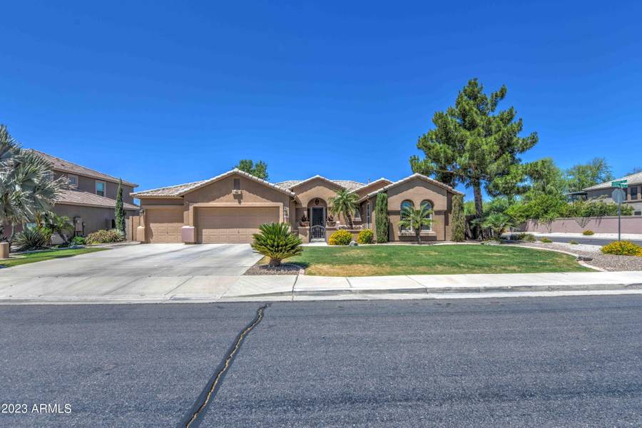 2868 S COTTONWOOD Drive, Gilbert, AZ 85295