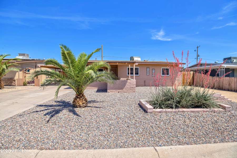 842 W FAIRMOUNT Avenue, Phoenix, AZ 85013