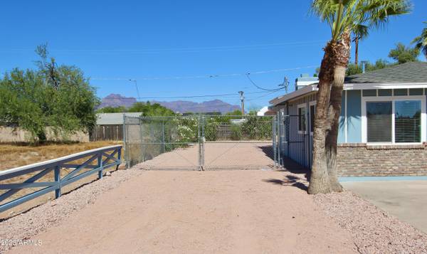 Apache Junction, AZ 85120,351 S MOUNTAIN Road