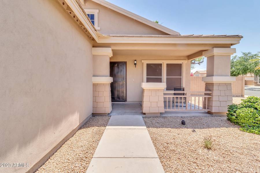 7027 W MIDWAY Avenue, Glendale, AZ 85303