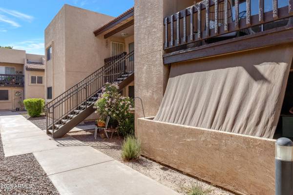 Mesa, AZ 85203,520 N STAPLEY Drive #209