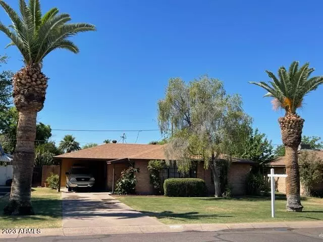 2913 E EARLL Drive, Phoenix, AZ 85016