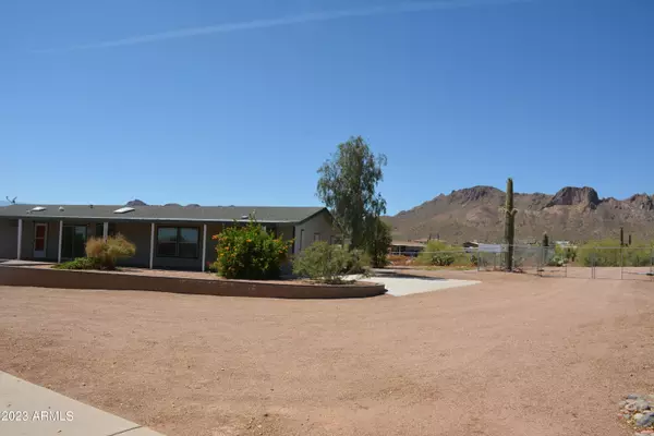 Apache Junction, AZ 85120,931 W WHITELEY Street