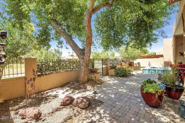 Scottsdale, AZ 85258,8742 E SAN RAFAEL Drive