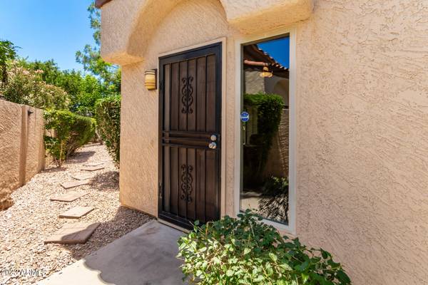 Scottsdale, AZ 85254,5521 E PARADISE Drive