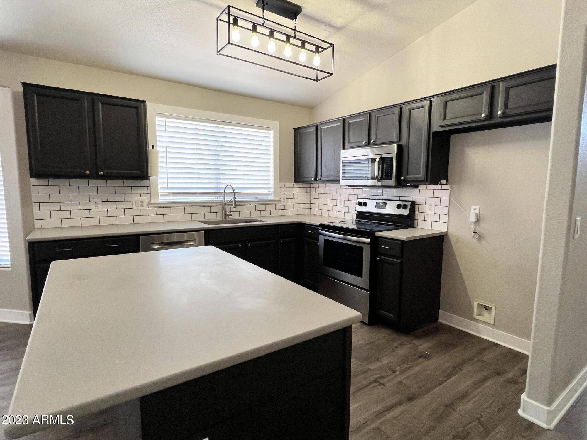 Phoenix, AZ 85023,17654 N 6TH Avenue