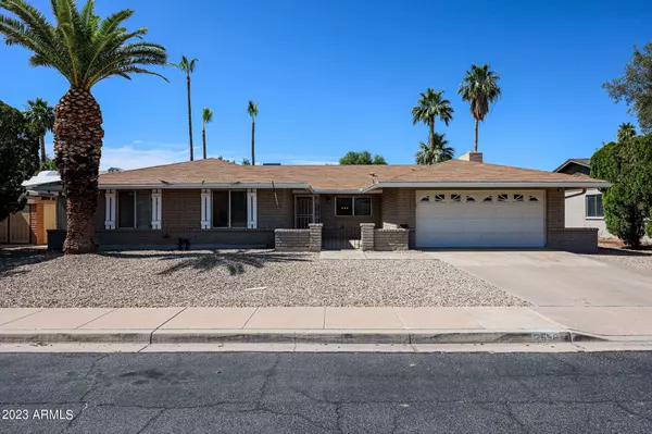 2556 W OSAGE Circle, Mesa, AZ 85202