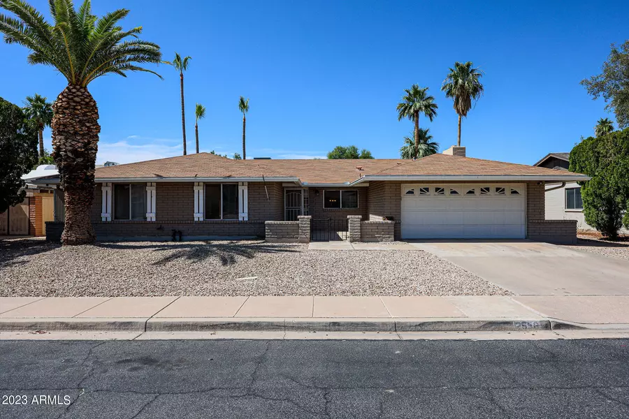 2556 W OSAGE Circle, Mesa, AZ 85202